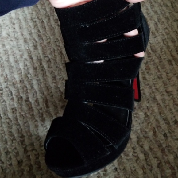 Heels - Picture 2 of 3